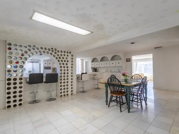 85 Brownstone Rdg, Meriden, CT 06451