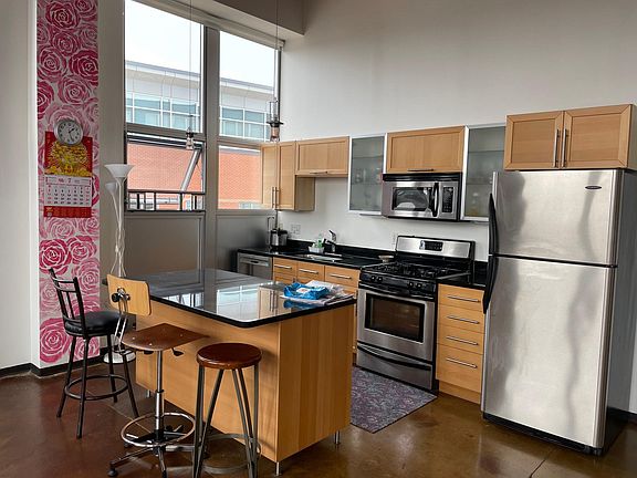 2nd image of 118 Holmes St Unit 301