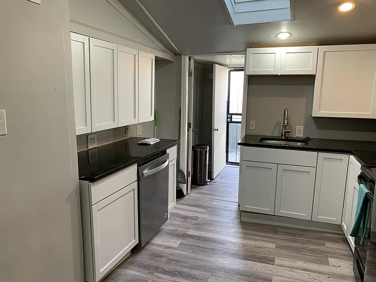 334 W 29th St — Photo 15