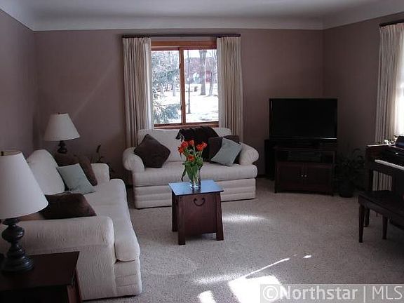 5th image of 401 W Bragg St