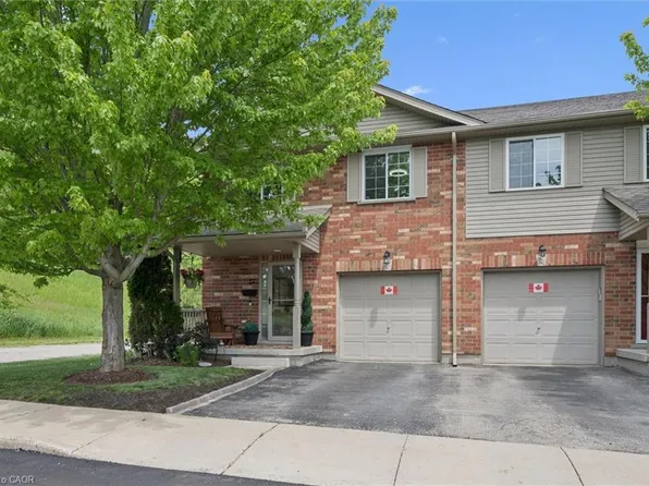 30 Bryan Ct #27, Kitchener, ON N2A 4J5