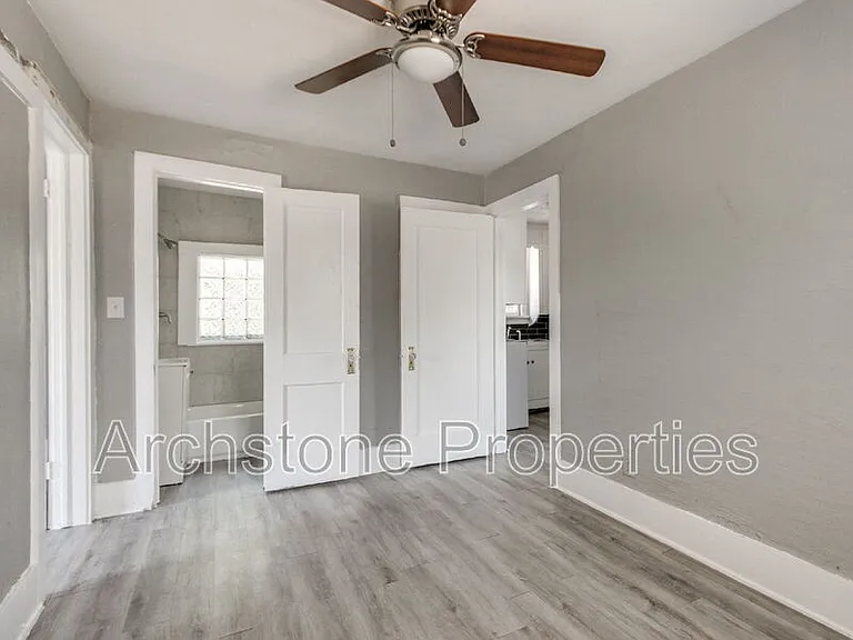 4407 N Military Ave — Photo 11