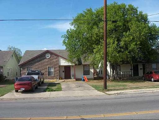 2nd image of 1831 W woodlawn