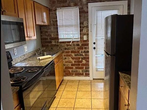 3rd image of 561 Formwalt St SW Unit 5