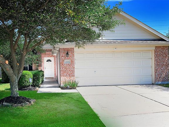 Beautiful curb appeal on a cul-de-sac lot.