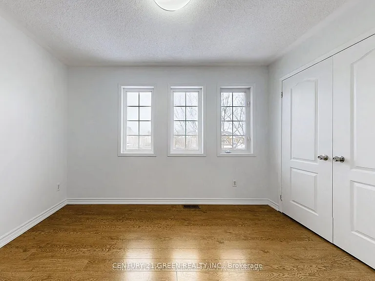 3253 Bruzan Cres #UPPER — Photo 11