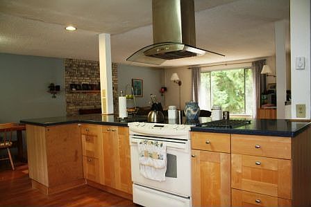 another look at the kitchen