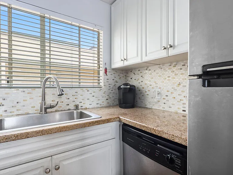 5500 Owensmouth Ave #323 — Photo 5