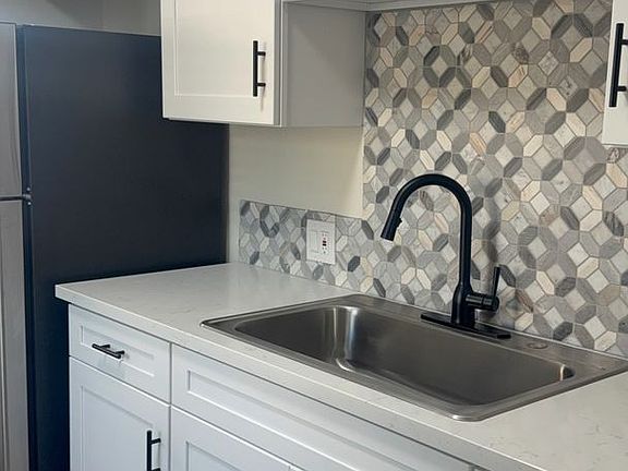 3rd image of 4052 1/2 Brant St #242