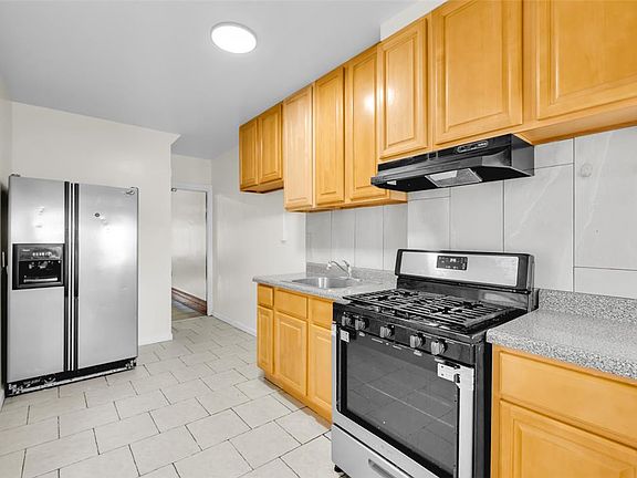 2nd image of 439 E Hamilton St