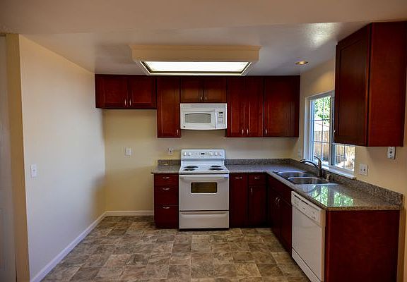 5th image of 350 Pembroke Dr