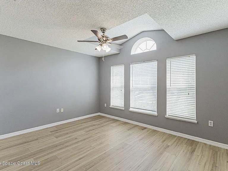 1733 La Maderia Dr SW — Photo 13