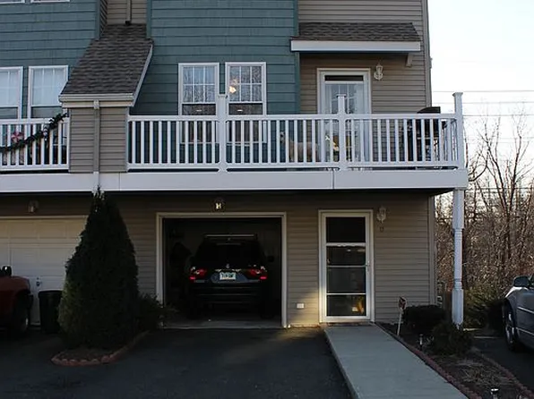 17 Miranda Ln, Stratford, CT 06615