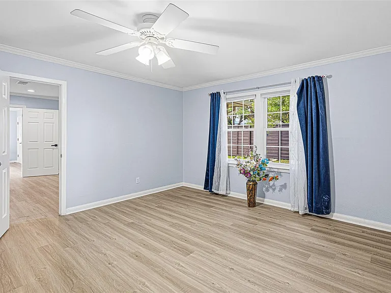 4002 Merrick St — Photo 10