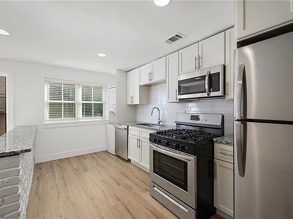 4th image of 880 Saint Charles Ave NE #10