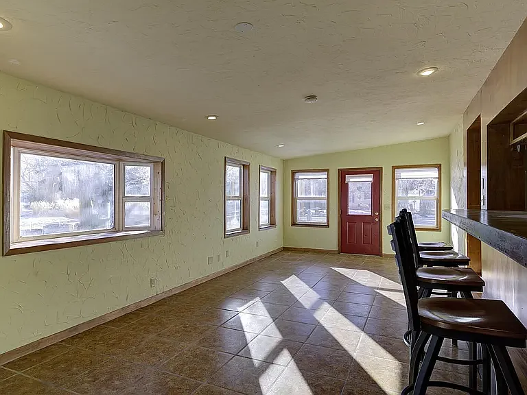 1 bed, 1500 sqft, $1,400 — Photo 3