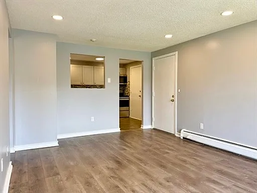 2 bed, 710 sqft, $2,000 — Photo 2