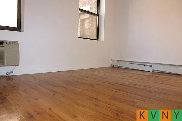 Rented by KVNY Soho | media 37