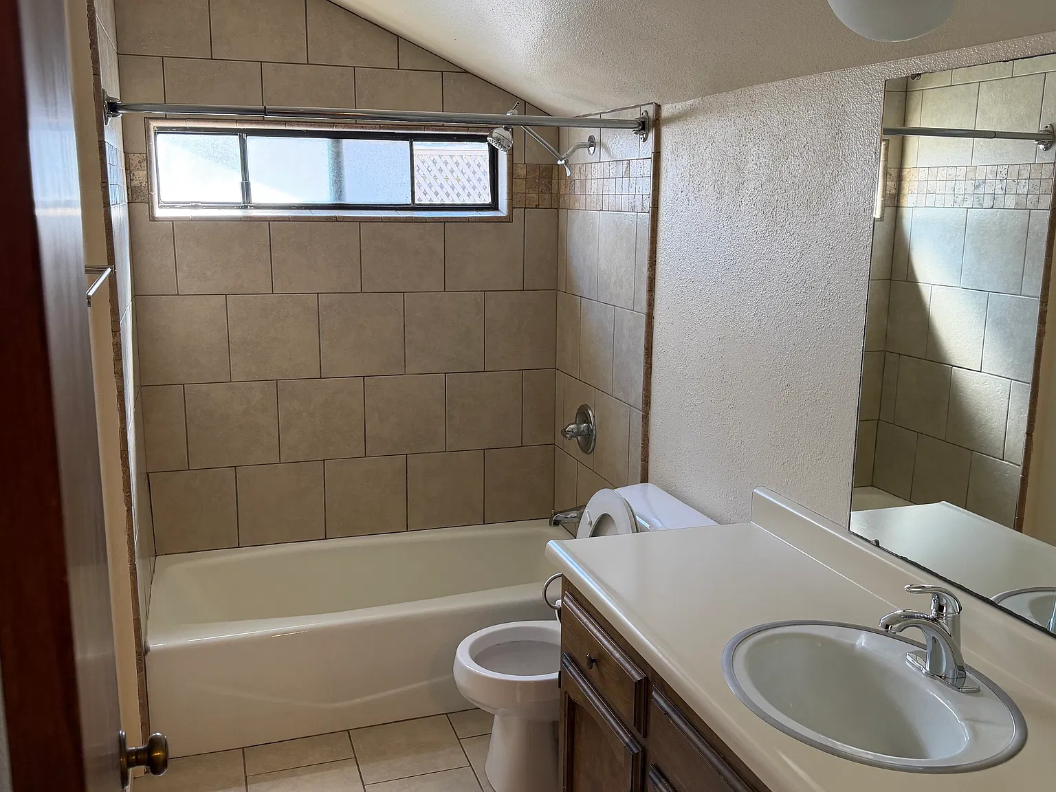 Studio, 250 sqft, $1,950 — Photo 3