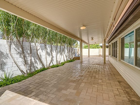 4th image of 1140 N Pebble Beach Dr