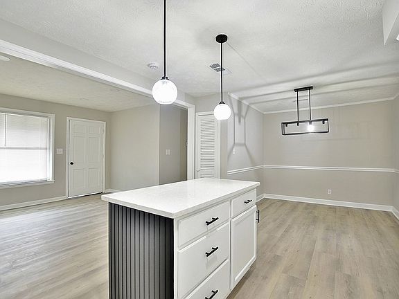 5th image of 4914 Gardenia St