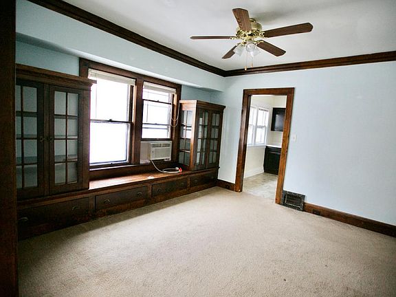 2nd image of 2-1271 Jackson Ave #2