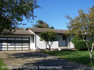 8449 Glendale Dr, Blaine, WA 98230