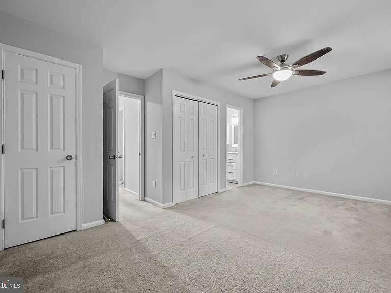 2035 S Glebe Rd — Photo 27