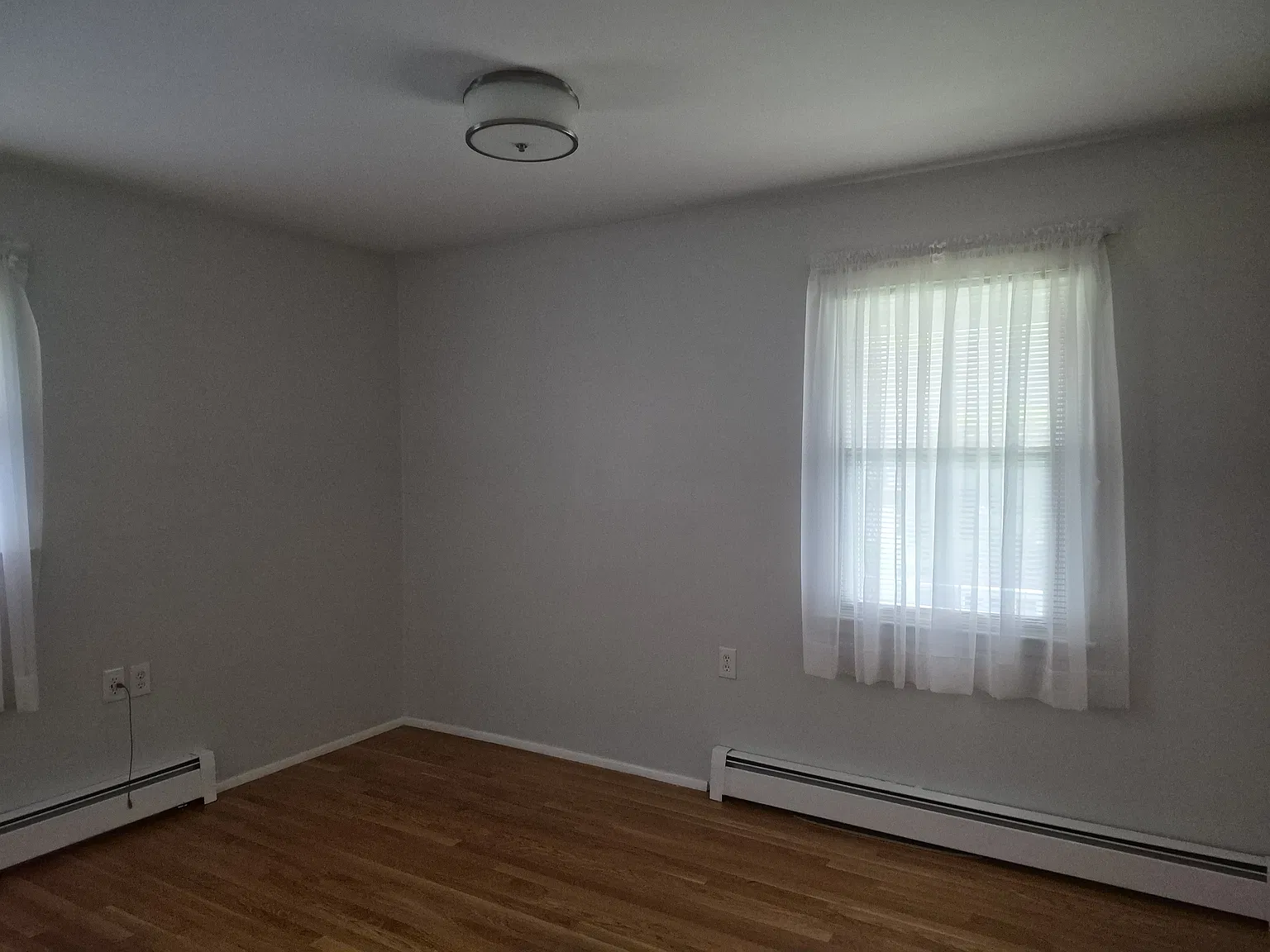 2 bed, 1.5 bath, 963 sqft, $2,000 — Photo 2