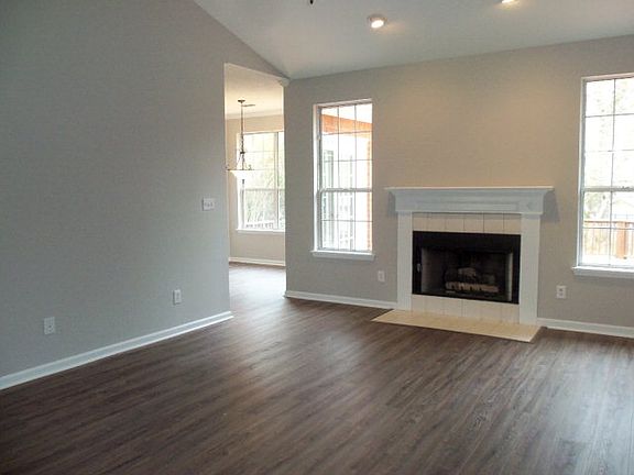 4th image of 567 Oak Brook Dr