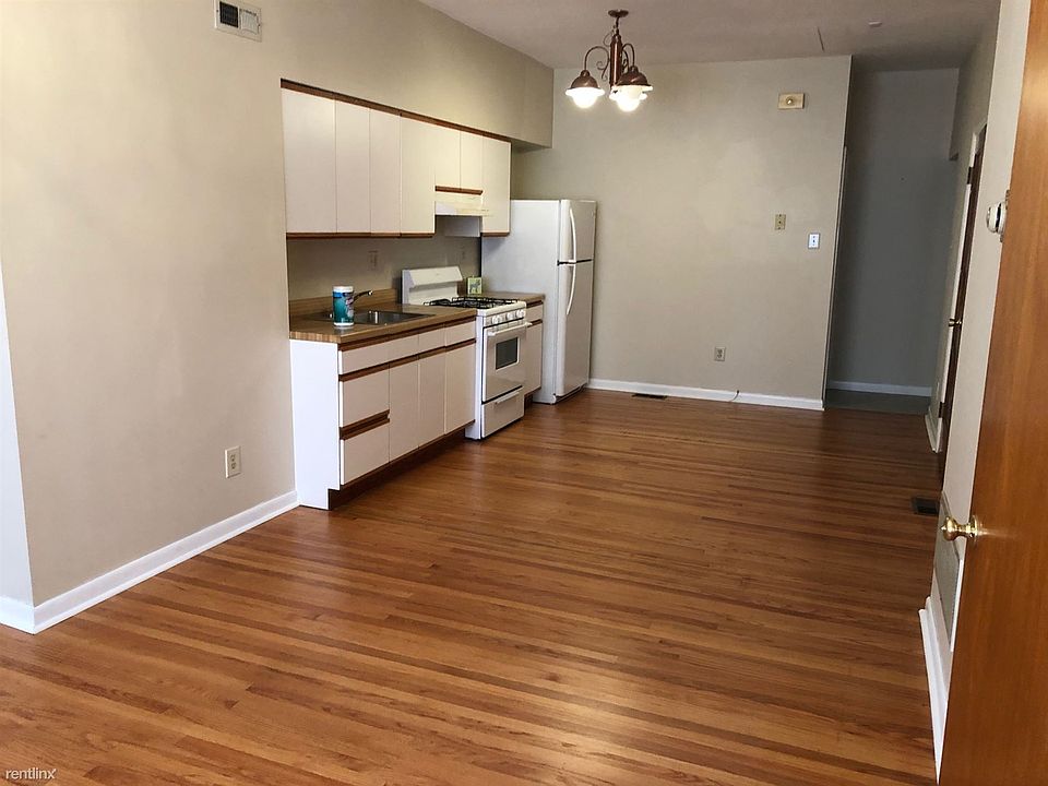 2nd image of 1132 Jackson St