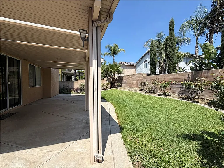 5569 Hunt Club Dr — Photo 33