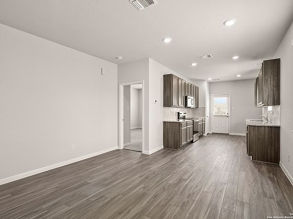 5th image of 10106 Carnelian Cove