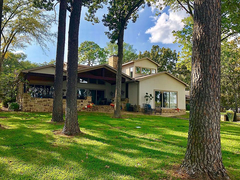 1st image of 105 Crestwood Cir