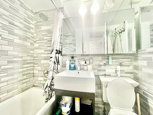 Rented by Century 21 Premier  | media 7