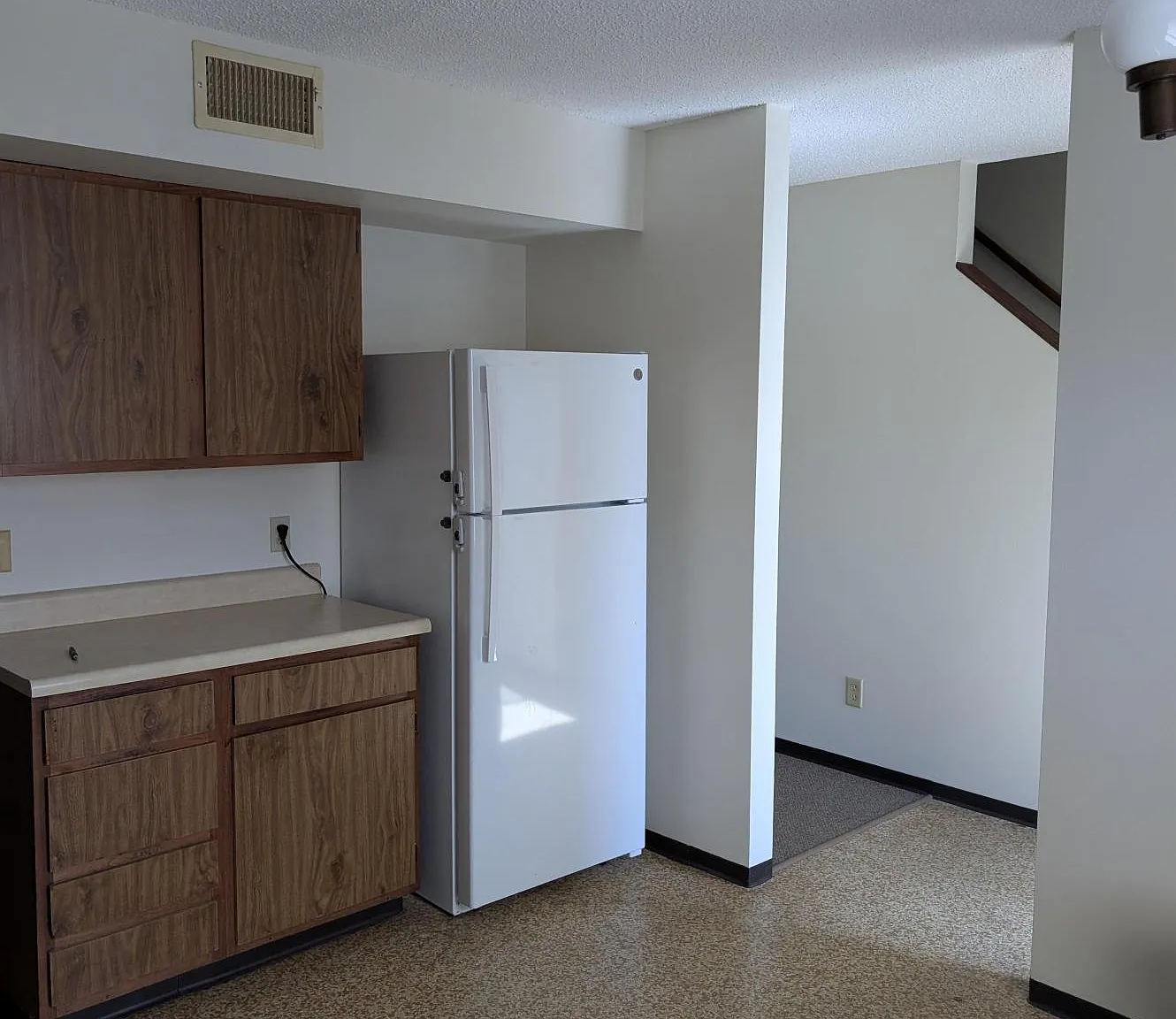 3 bed, $1,018 — Photo 4