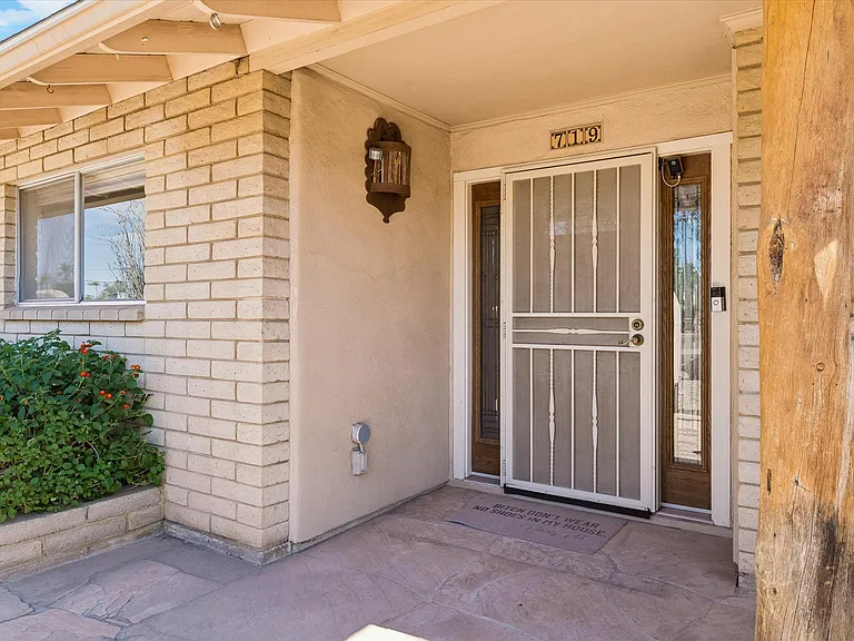 719 E Erie Dr — Photo 3