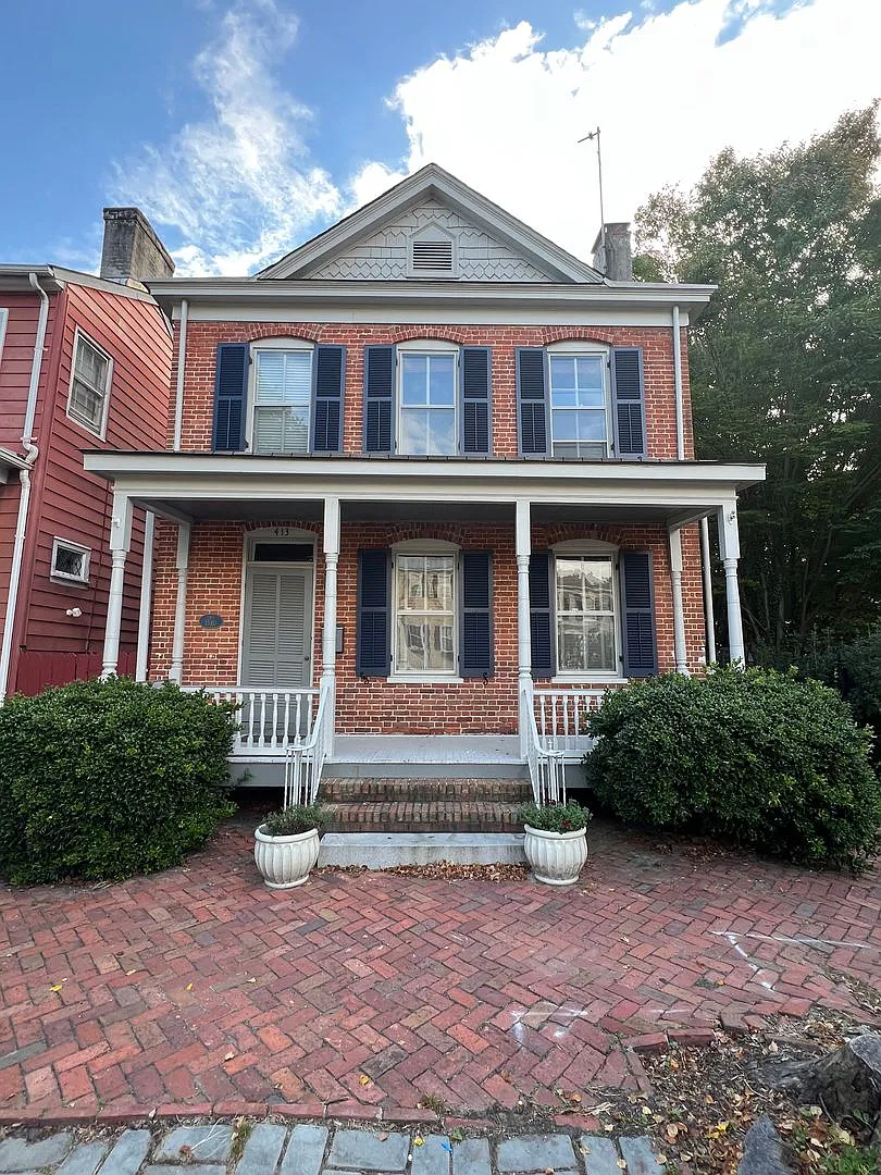 Quintessential Olde Towne living at its finest! Two Bedroom One Bath Single Family Home in Olde T... — Photo 1