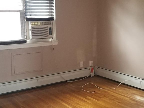 5th image of 903 Brinsmade Ave #1