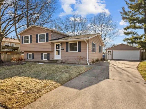 5534 31st Avenue Ct, Moline, IL 61265