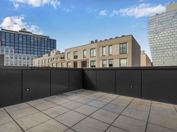 555 Waverly Avenue image 5 of 24