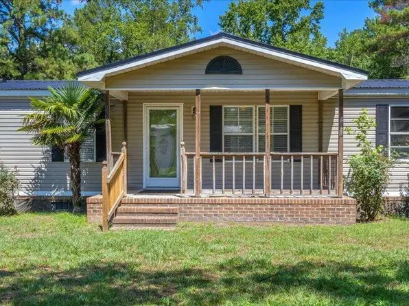 208 Loop Road, Burgaw, NC 28425
