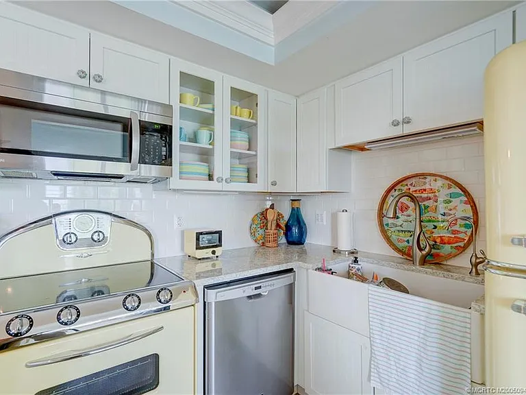 245 NE Macarthur Blvd #11 — Photo 33