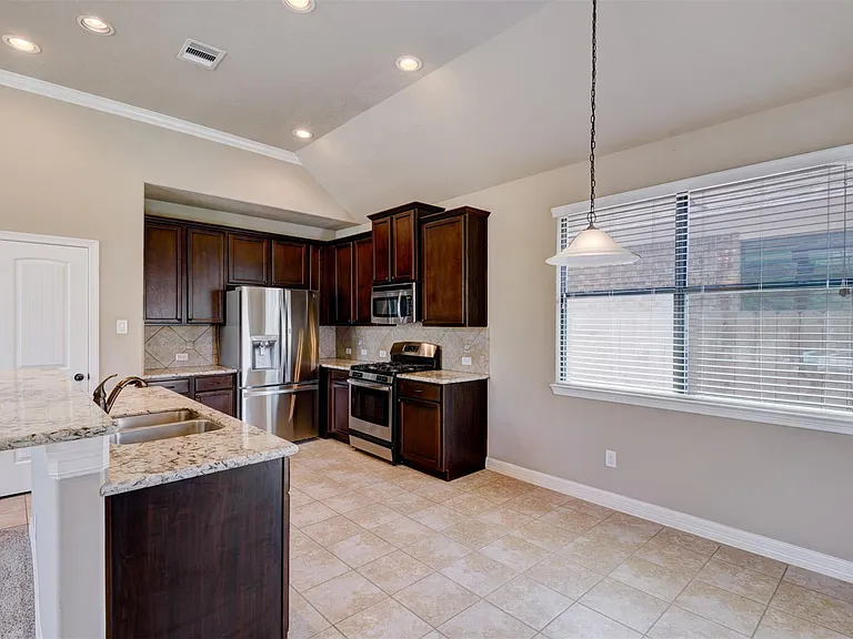 25151 Alina Ln — Photo 9