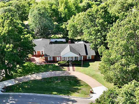 3rd image of 1601 Pioneer Rd