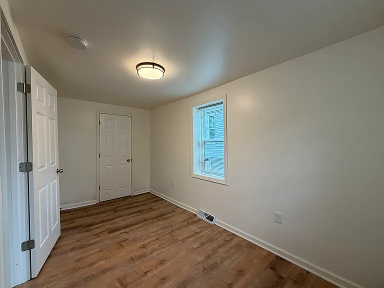 639 W Madison St — Photo 9