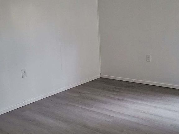 4th image of 41 Warbler Ln