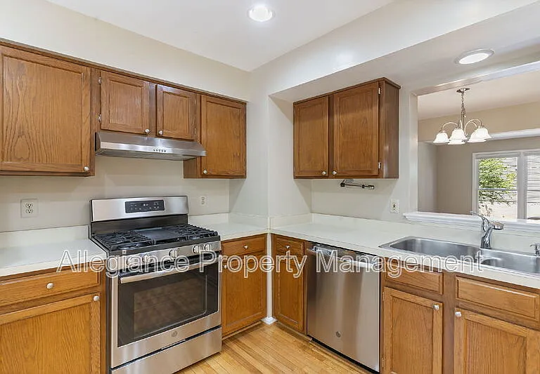 8073 Morning Meadow Ct — Photo 16