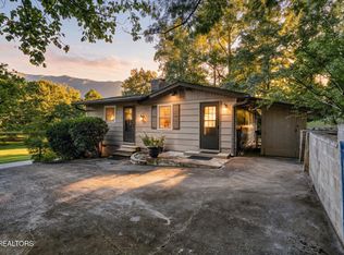 733 Cavern Rd, Townsend, TN 37882