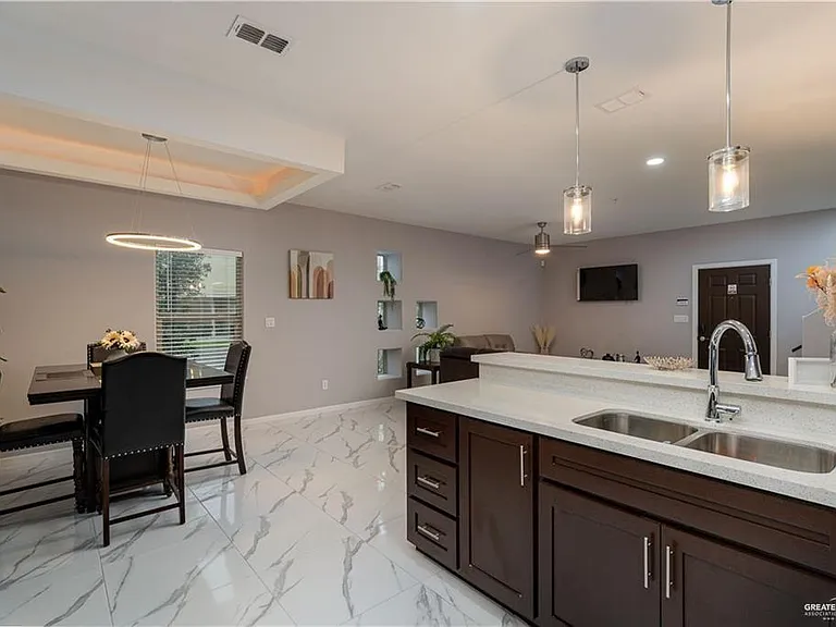 1320 E Camellia Ave #C — Photo 5